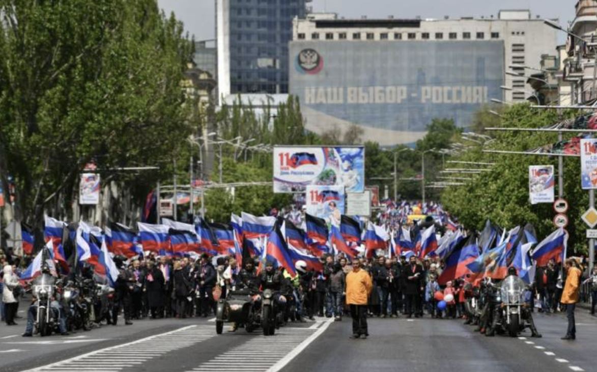 День воссоединения донецкой народной республики луганской. Присоединение Донбасса к России. Воссоединение Донбасса с Россией. Донецкая народная Республика присоединение к России. Присоединение ДНР К России.